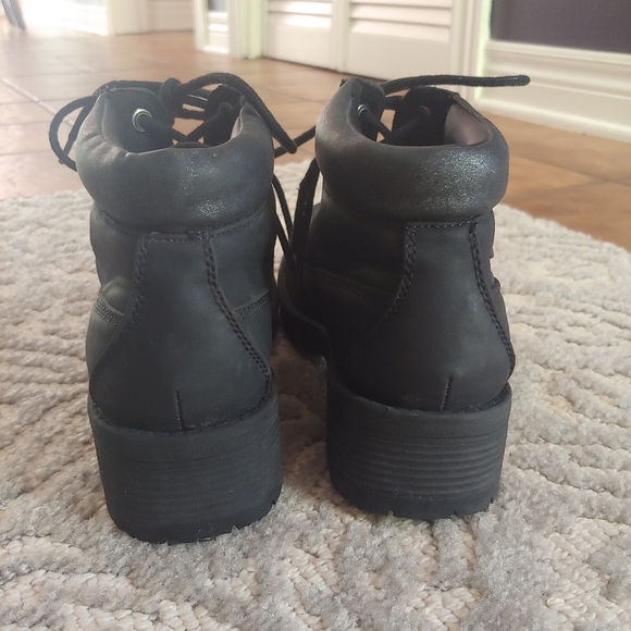 Black Canadiana Boots - Picture 4 of 9